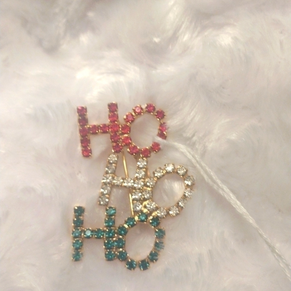 𝅺VINTAGE Christmas hohoho brooch red clear and green stones 1/2"